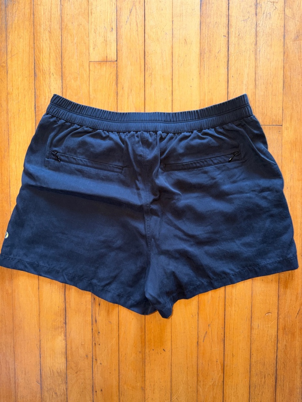 lululemon athletica Black Women's dress shorts with Side Pockets & pleating // 8 - Picture 2 of 5